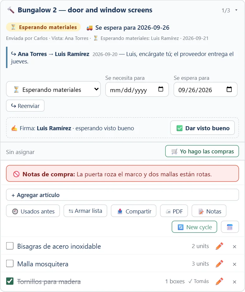 Tarjeta de una lista de reparación: Esperando materiales, fecha esperada, un recorrido de reenvío entre gerentes y el botón Dar visto bueno