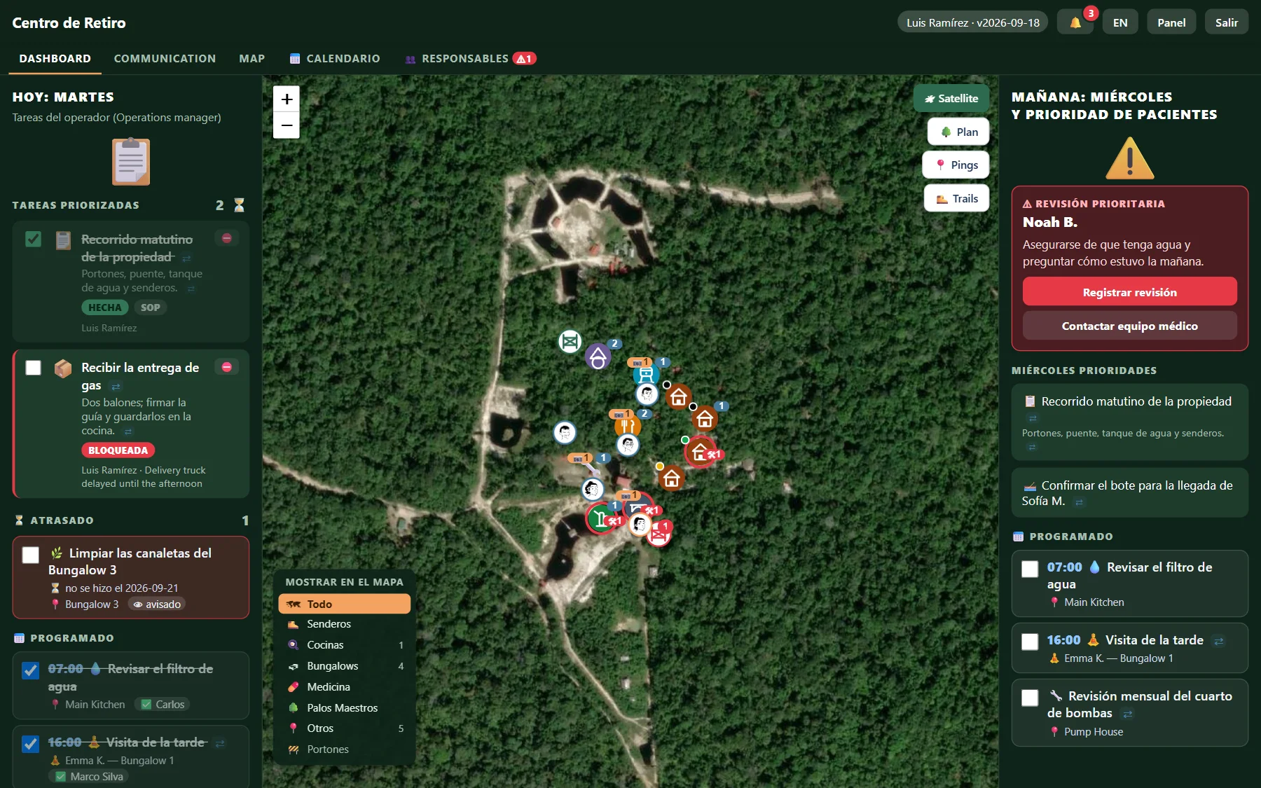 La página del gerente: tareas de hoy a la izquierda, mapa satelital con pines al centro, mañana y una revisión prioritaria de huésped a la derecha