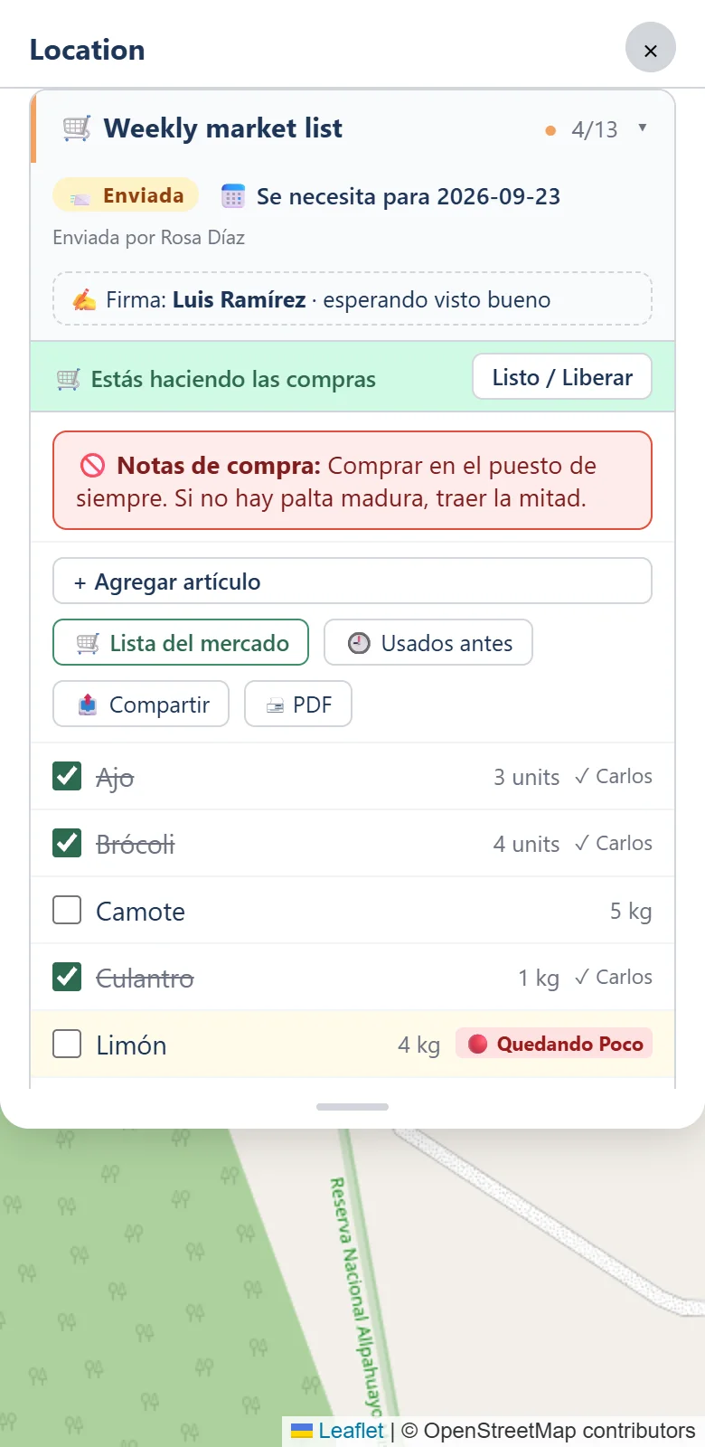 Una lista del mercado: estado Enviada, quién da el visto bueno, notas de compra en rojo y artículos marcados con nombres