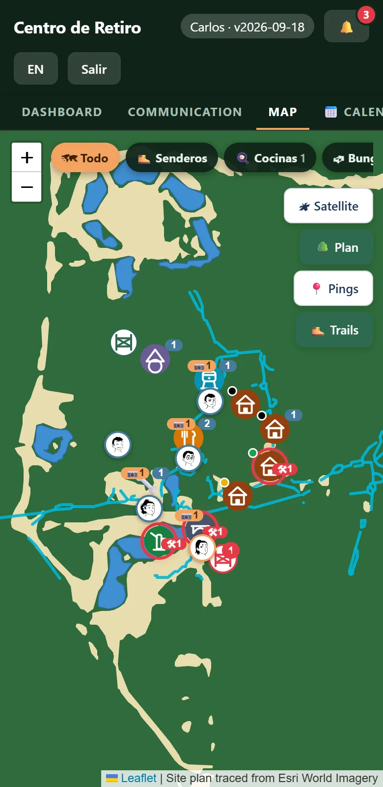 El estilo plano del sitio: bosque en verde, terreno despejado en arena, agua en azul, senderos como líneas celestes