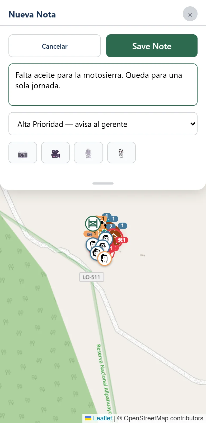 Hoja de nota nueva con texto, Alta Prioridad seleccionada y botones de foto, video, voz y archivo
